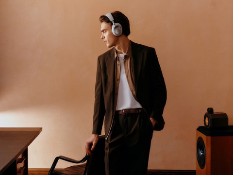 Bowers & Wilkins дійсно щойно розширили палітру кольорів своєї поточної флагманської моделі Px8 S2